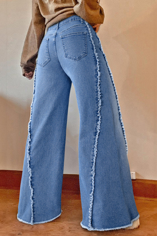 Jeans acampanados con dobladillo crudo con costuras vintage hermosa azul