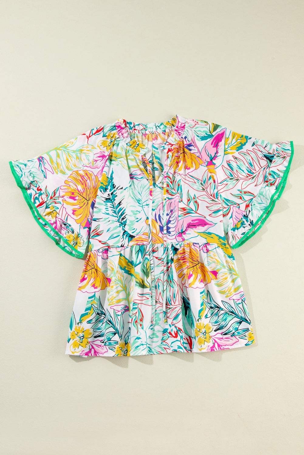 Chemisier blanc à manches courtes et à volants à imprimé floral tropical-A WOMAN WE LOVE
