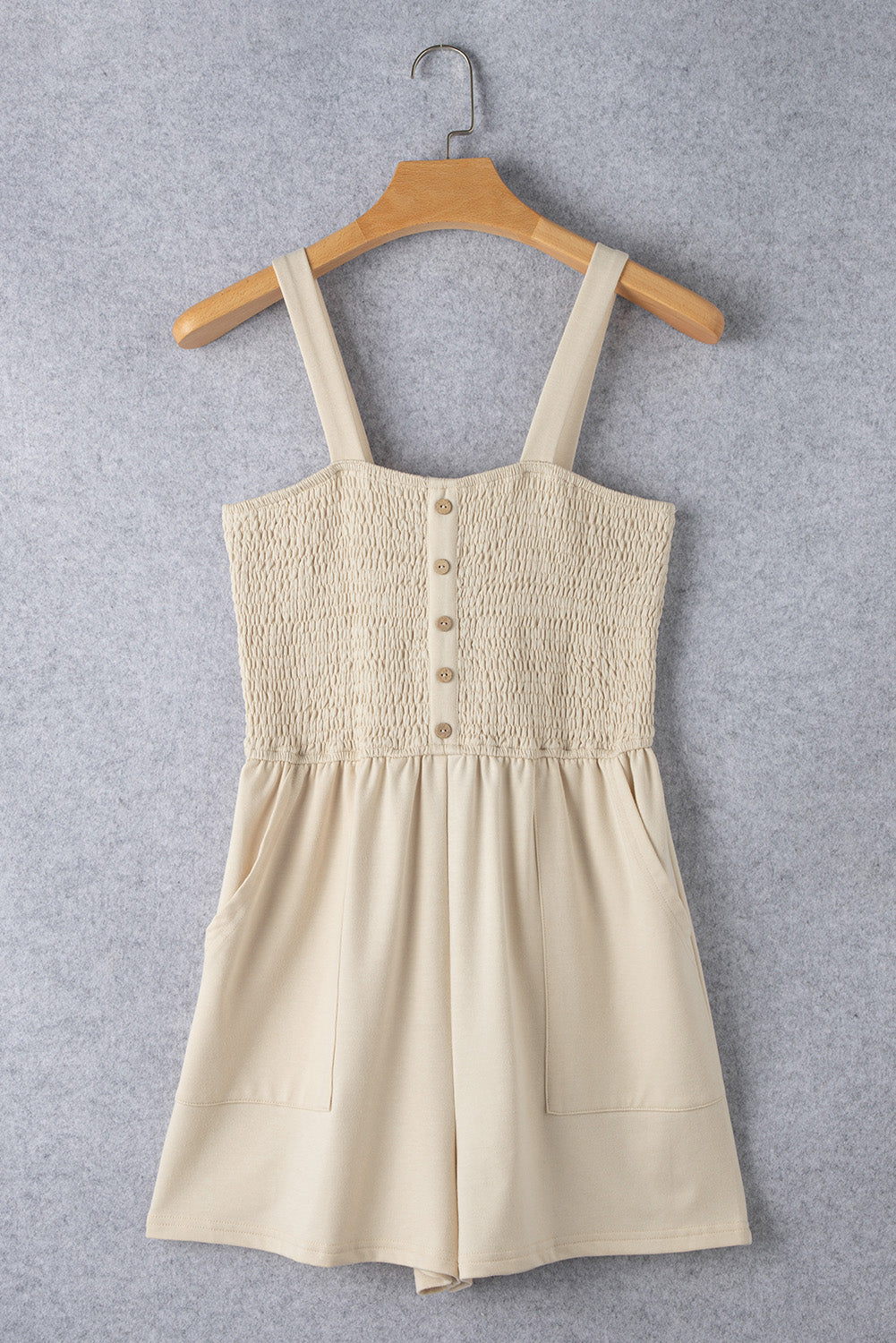 Beige Knöpfe smocked ärmelloser Strampler