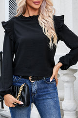 Chemisier noir à manches bouffantes et bordure à volants et col à volants-A WOMAN WE LOVE