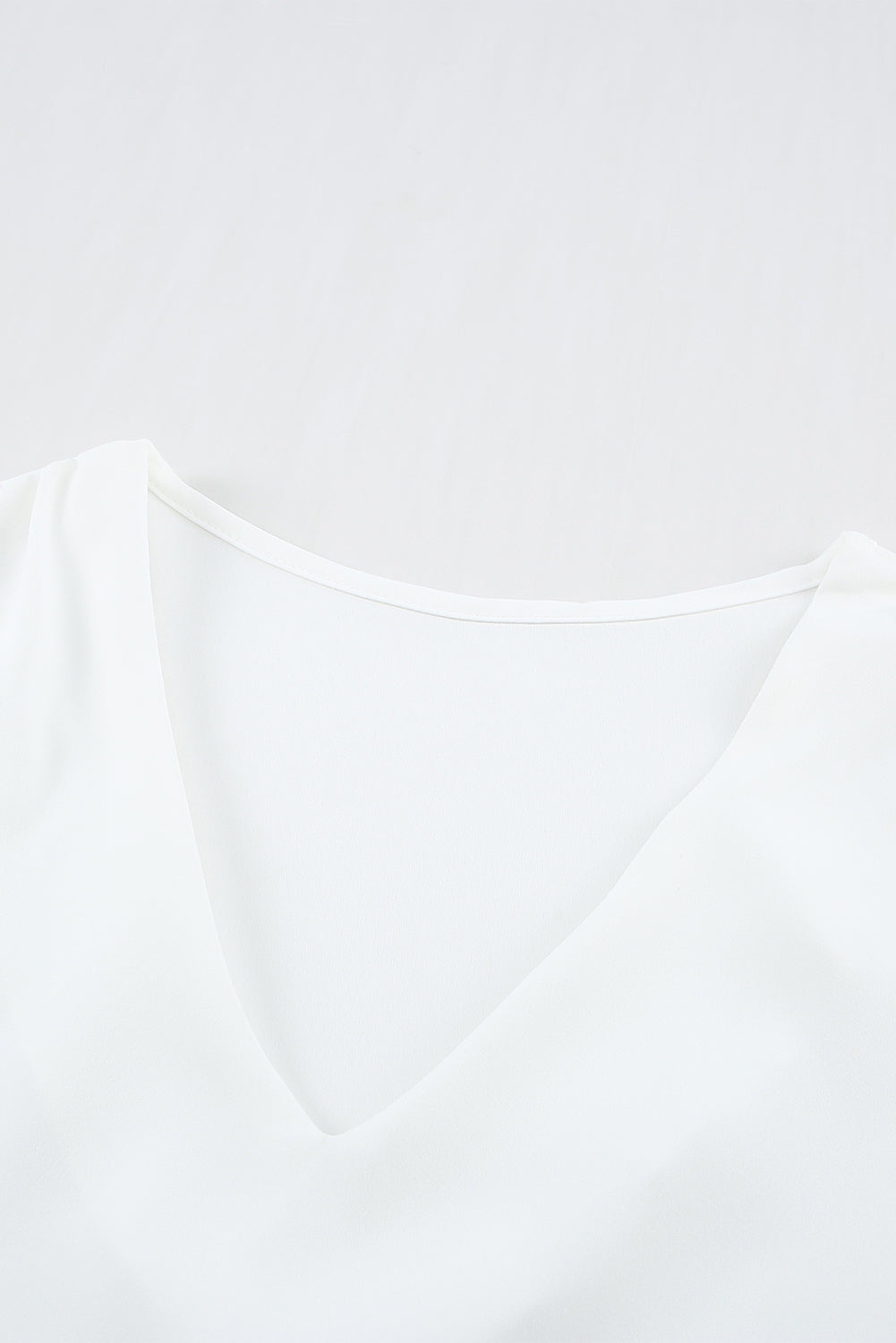 T-shirt blanc couche en V