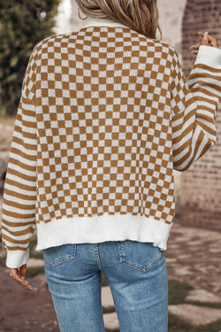 Cardigan marron à col en V boutonné et rayé à carreaux