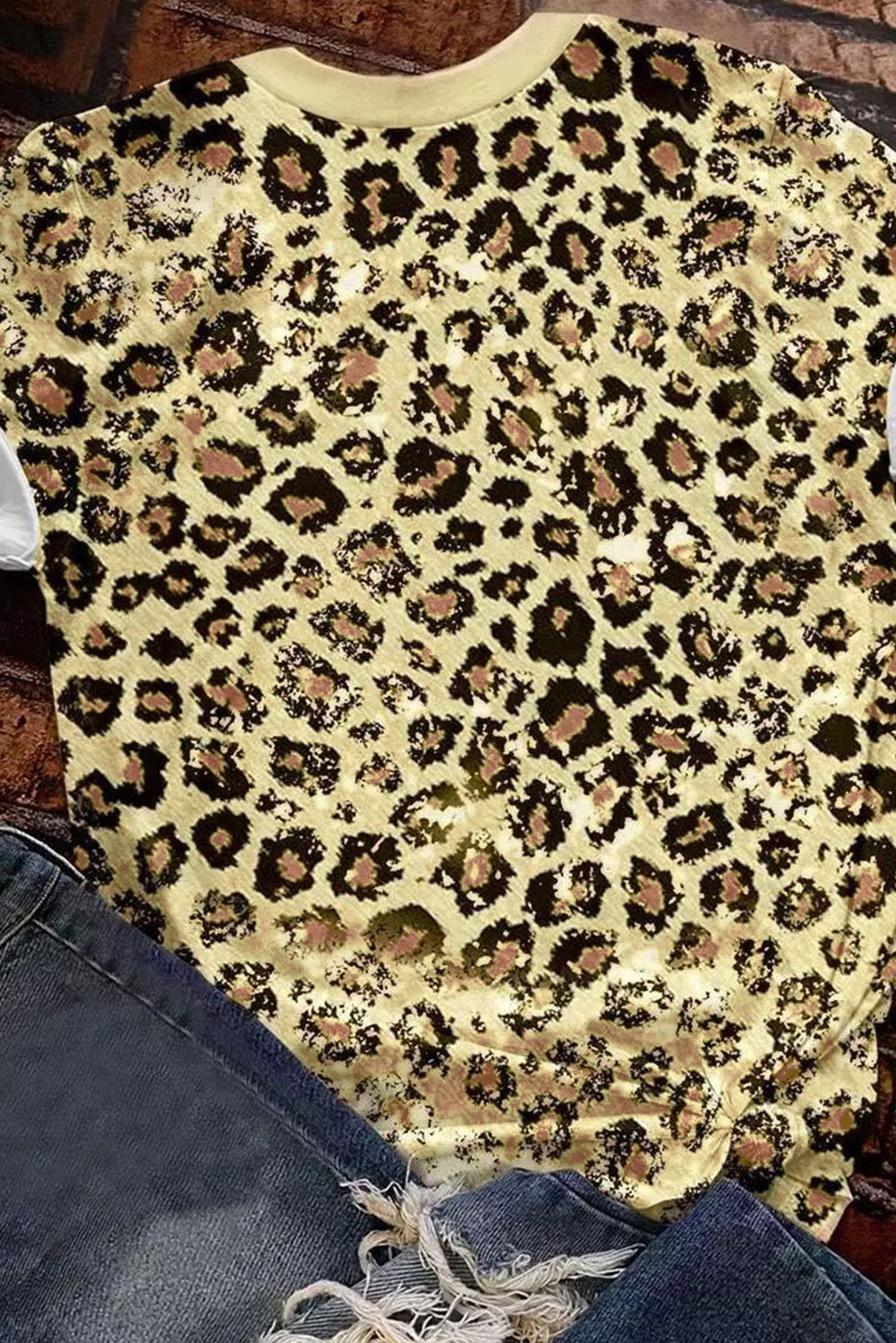 Leopardo blanqueada camiseta de cuello