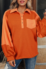 Camiseta de interruptor Henley con rayas expuestas y costuras, collar doblado, mangas hinchadas