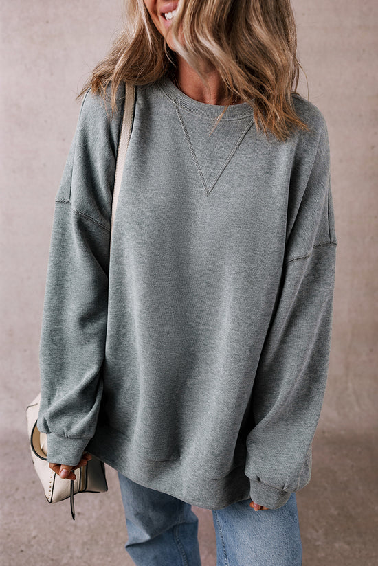 Middle-to-sloping gray oversized gray sweatshirt and side slit