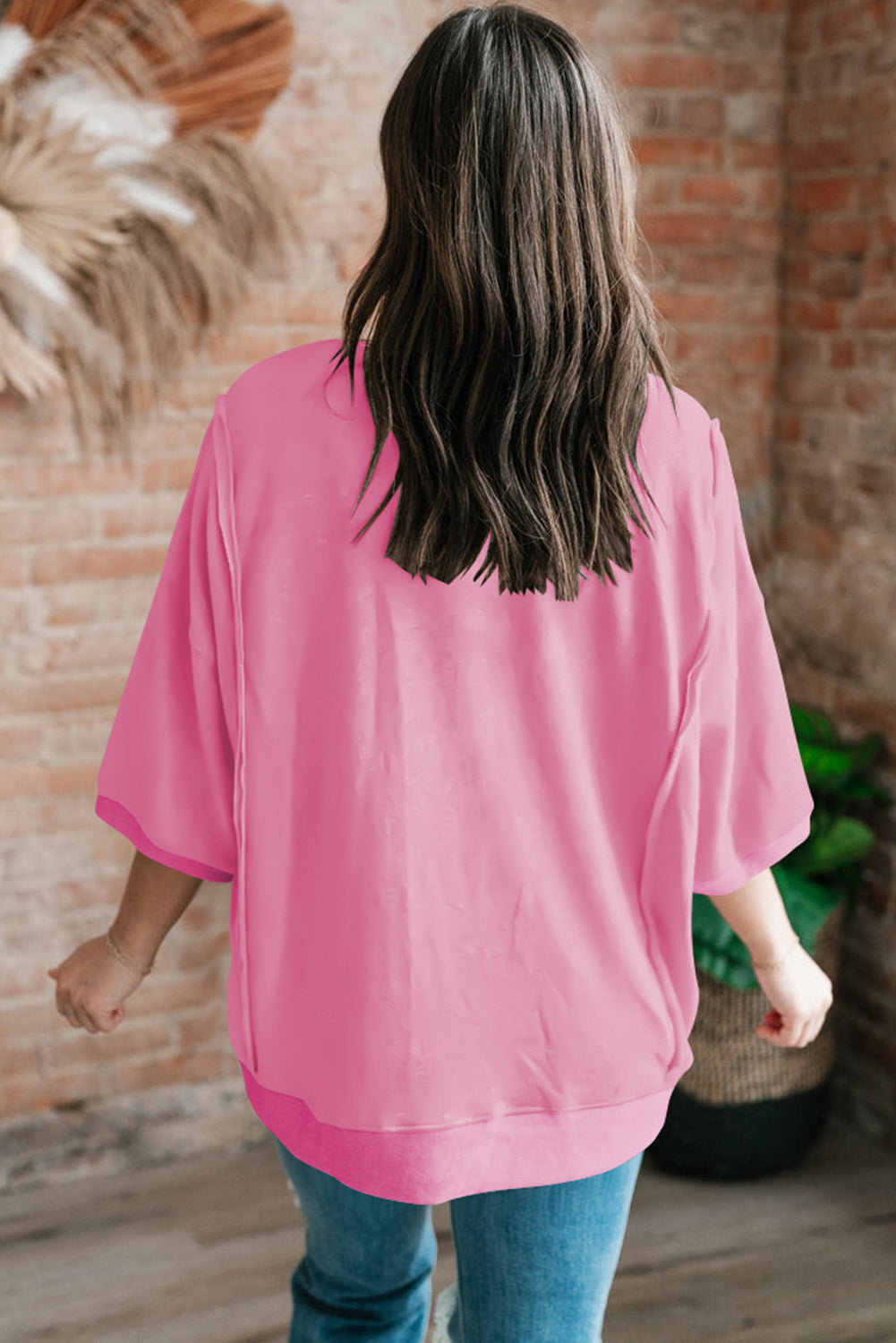 T-shirt split with chest pocket and exposed candy