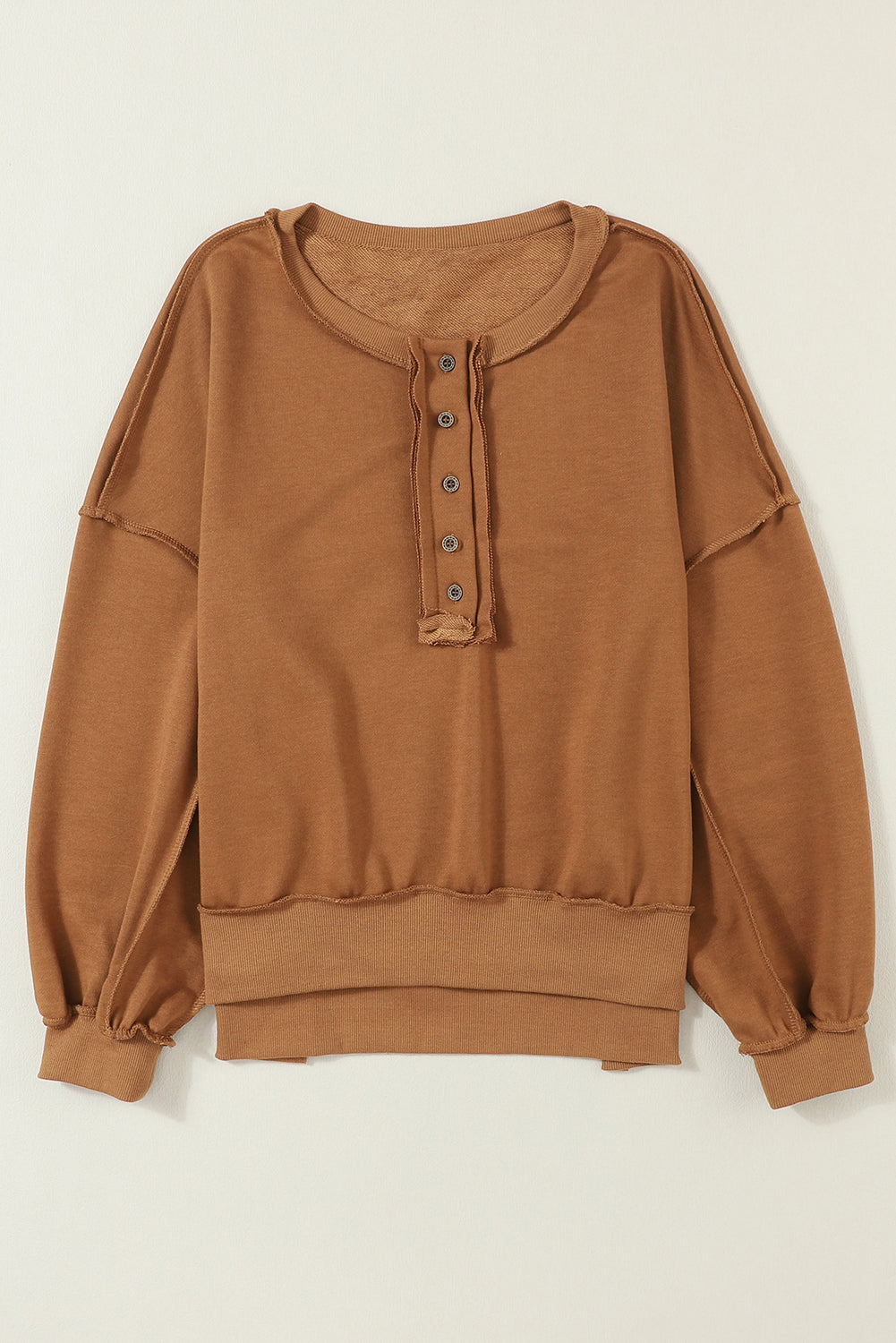 Kastaniennuss -Schulter -Henley -Knöpfe Sweatshirt