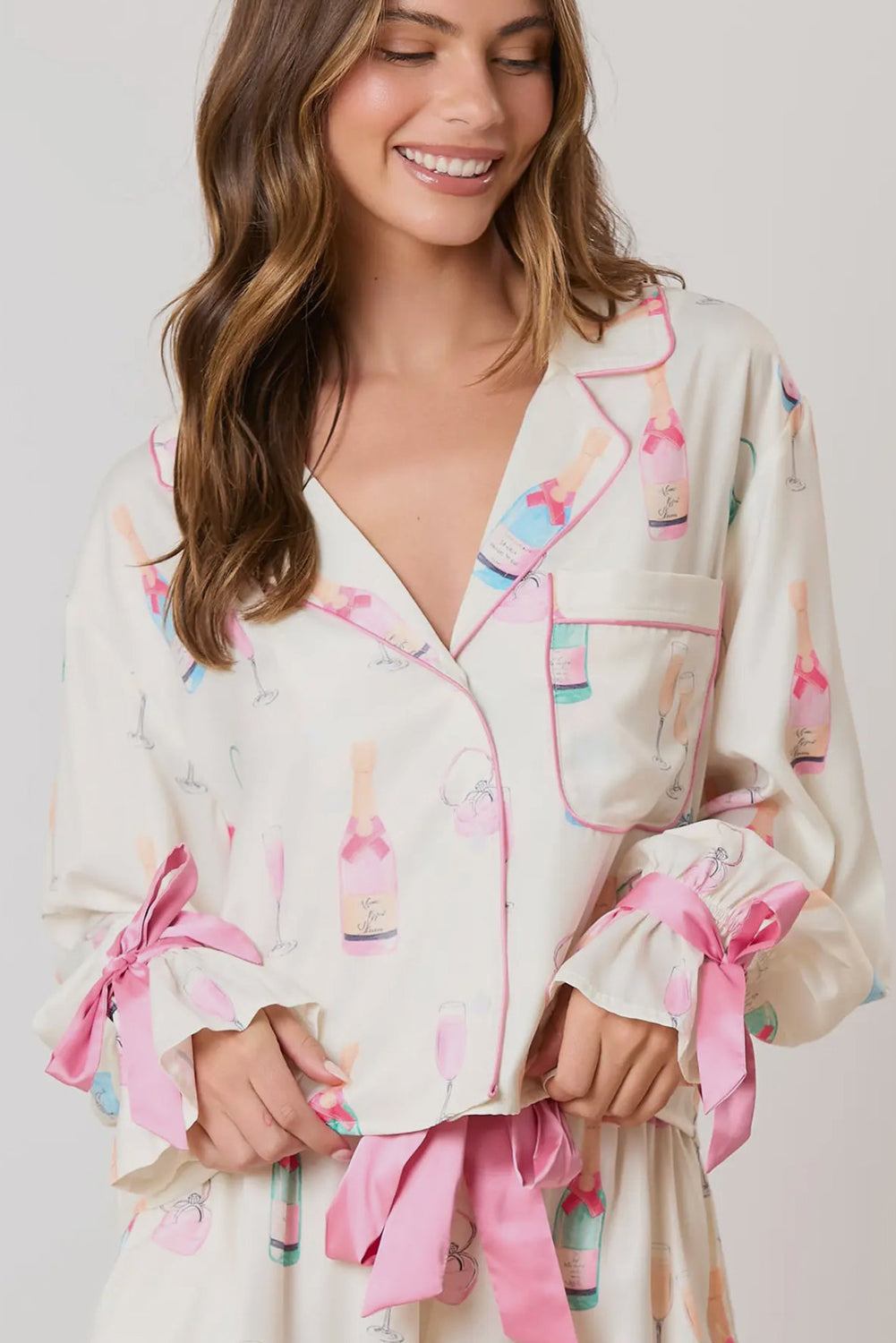 Ensemble pyjama deux pièces blanc à imprimé verre à vin et nœud papillon de Noël-A WOMAN WE LOVE