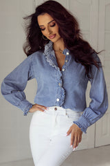 Chemise en jean boutonnée à manches longues et à volants Beau Blue-A WOMAN WE LOVE