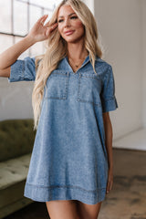 Vestido de mezclilla depactado con mangas cortas *