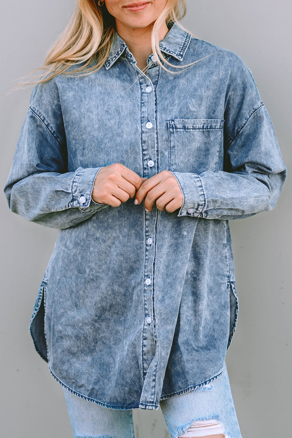 Chemise en jean bleu ciel délavé vintage avec poche poitrine