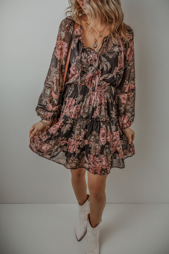 Robe noire vintage à fleurs, manches bouffantes, col en V, taille smockée