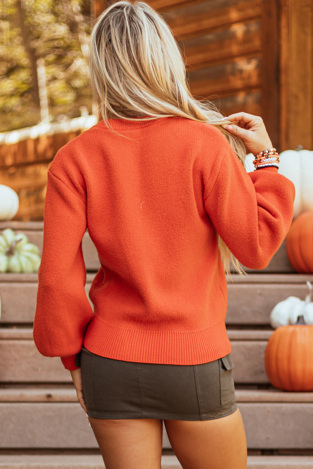 Pull orange à épaules tombantes et motif de visage de citrouille d'Halloween