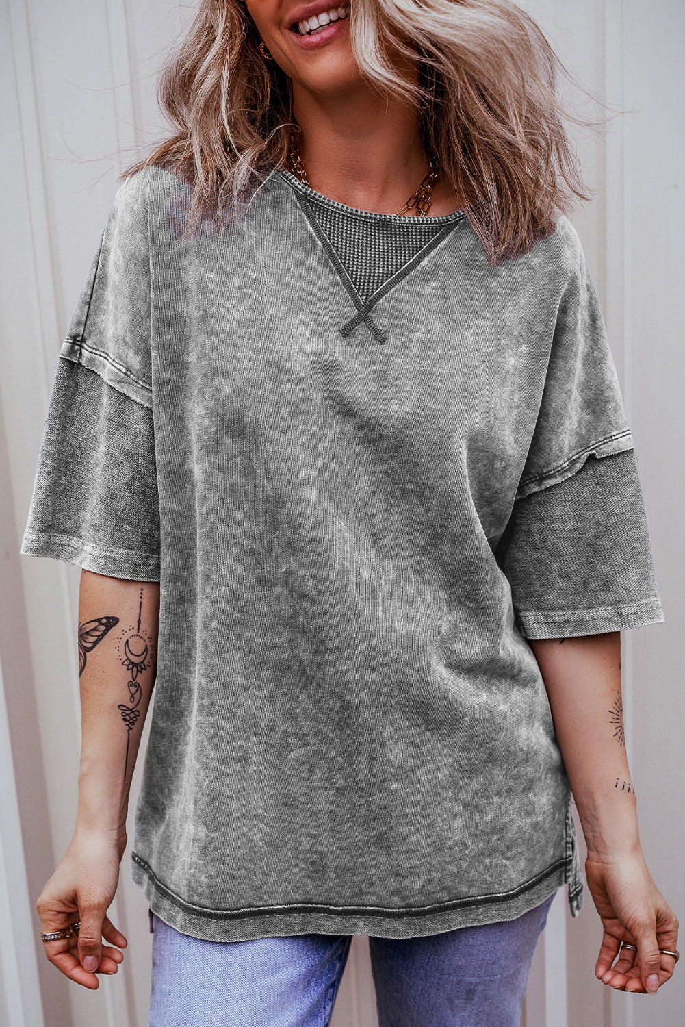 Surprised shoulder t-shirt with drooping shoulders and exposed seams, mineral washing, philippin gray
