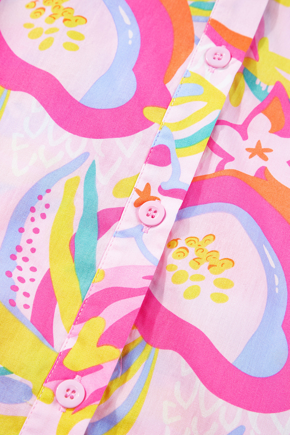 Robe boutonnée à manches flottantes et à volants floraux abstraits rose