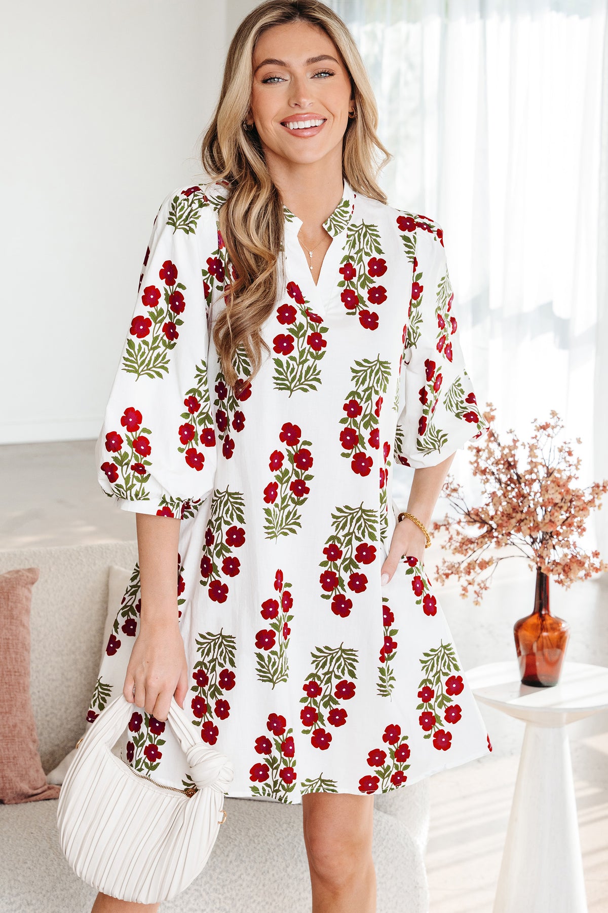 Robe courte ample blanche à imprimé floral