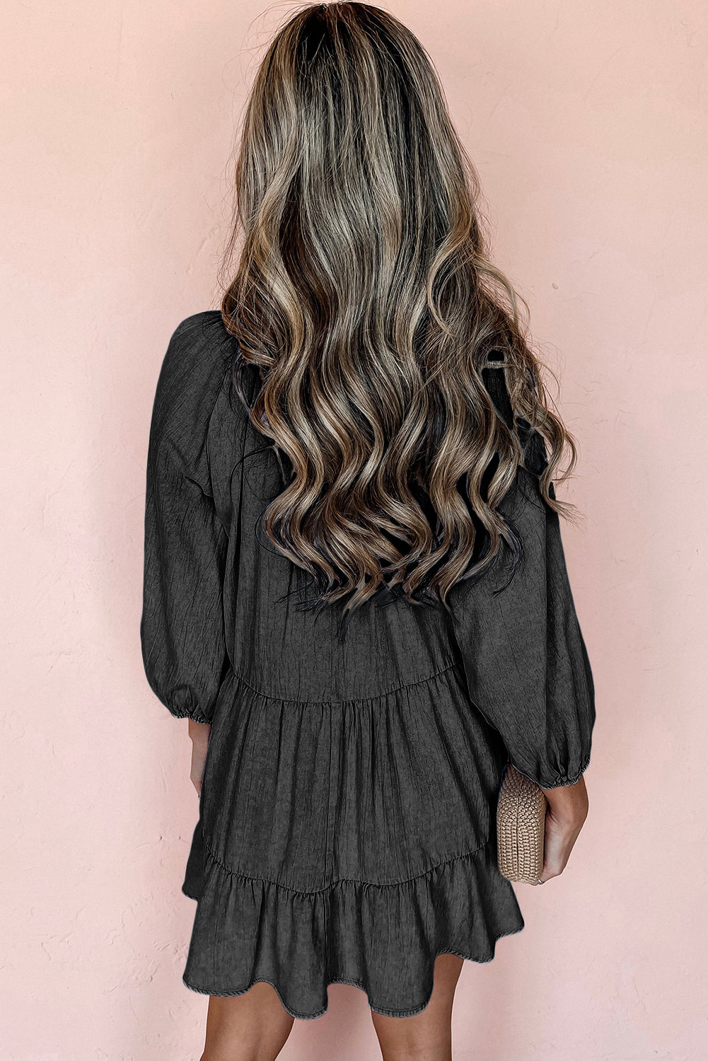 Black mini-robe in ruffled chambray and puffy sleeves, V-collar