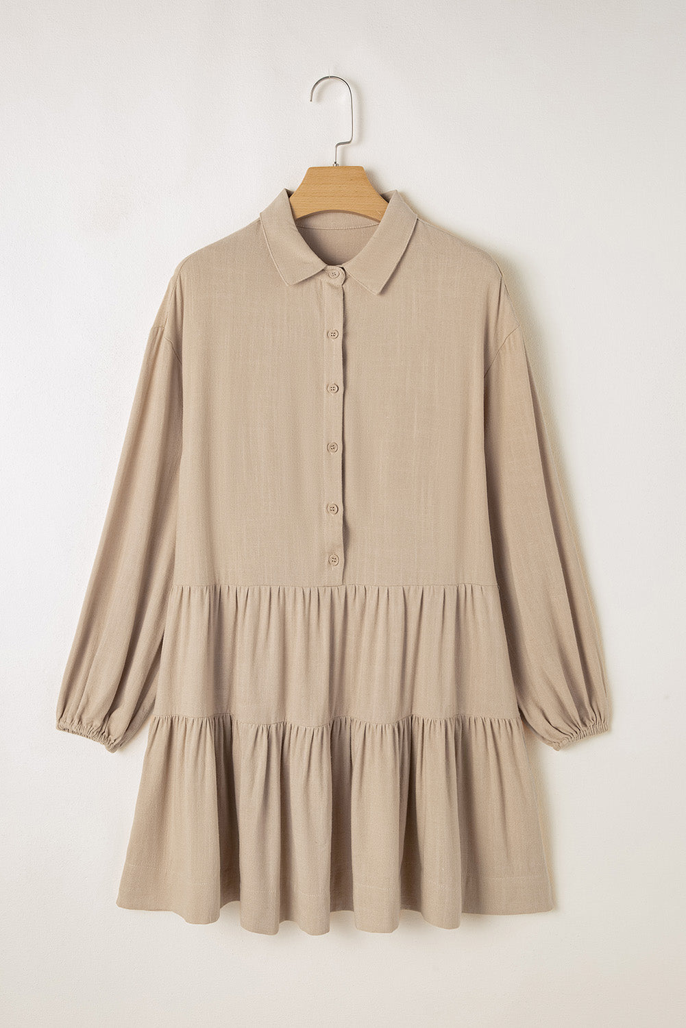Mini-robe chemise plissée boutonnée à manches bouffantes et à plusieurs niveaux marron clair
