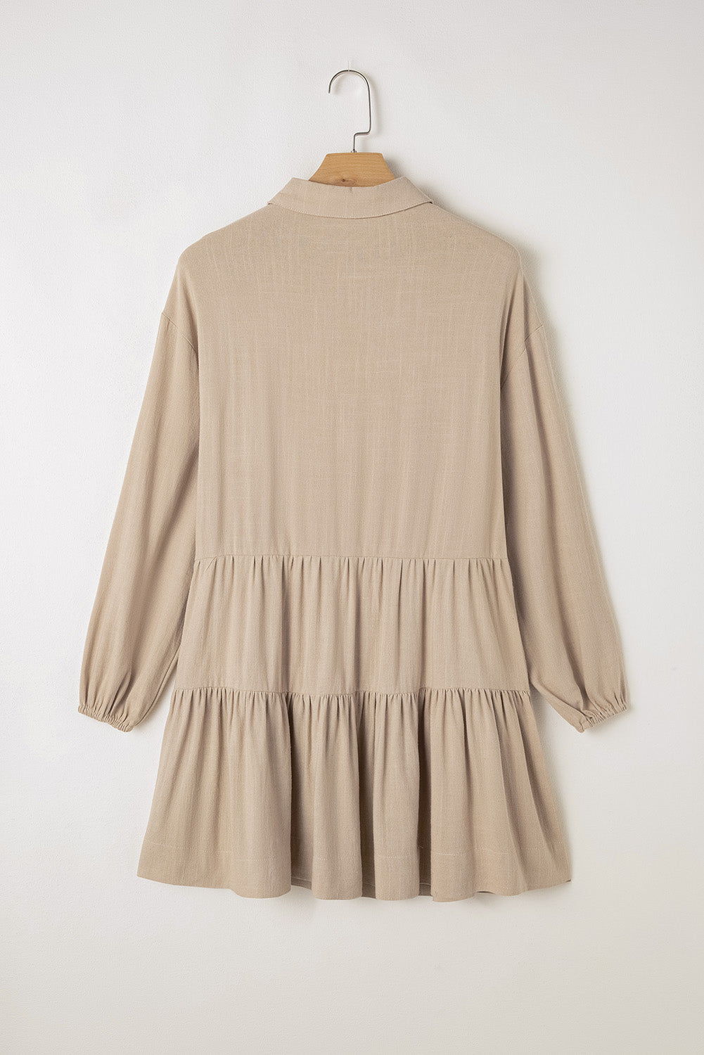 Mini-robe chemise plissée boutonnée à manches bouffantes et à plusieurs niveaux marron clair