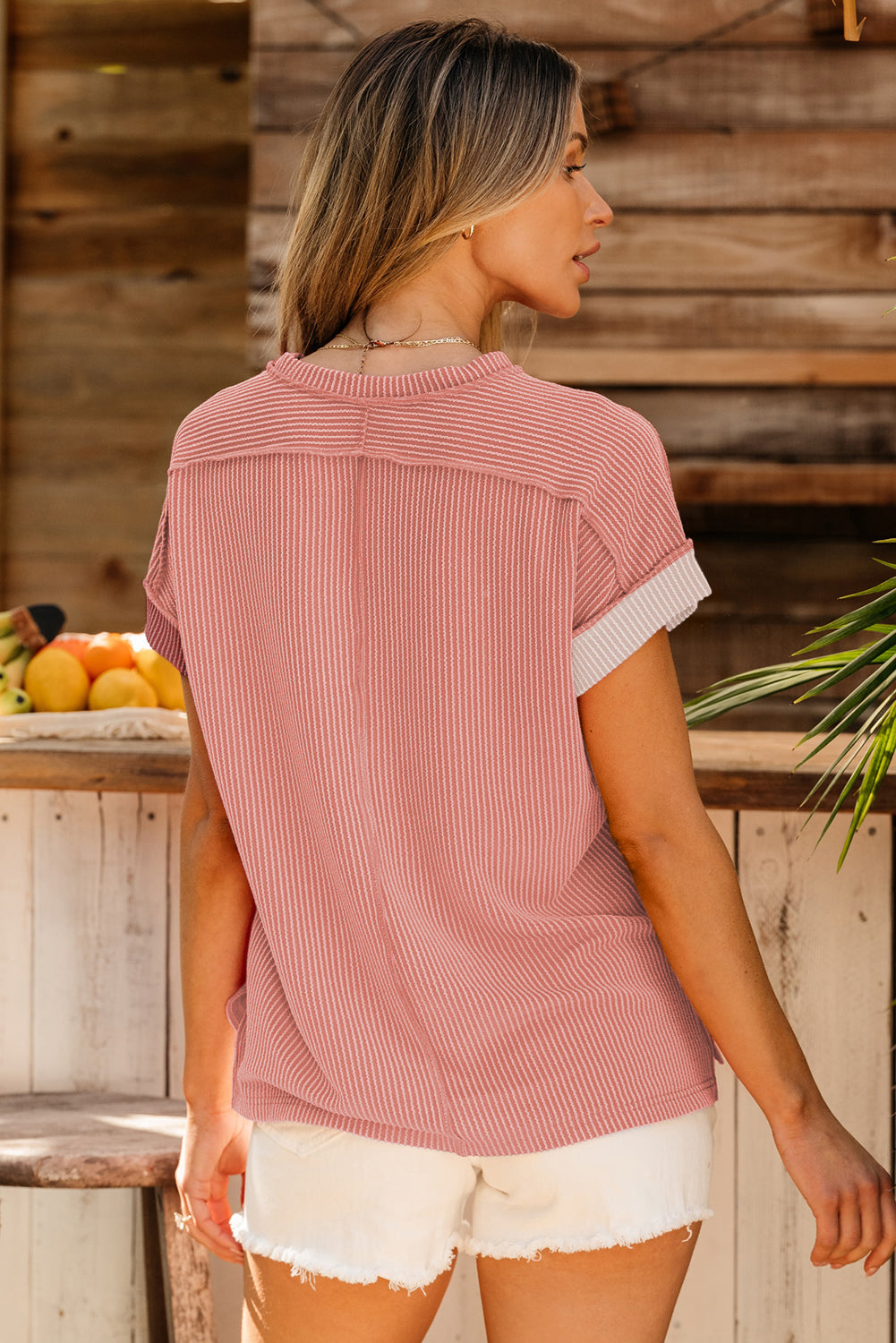 Camiseta con cuello de forma apretada *