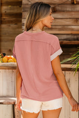 Camiseta con cuello de forma apretada *