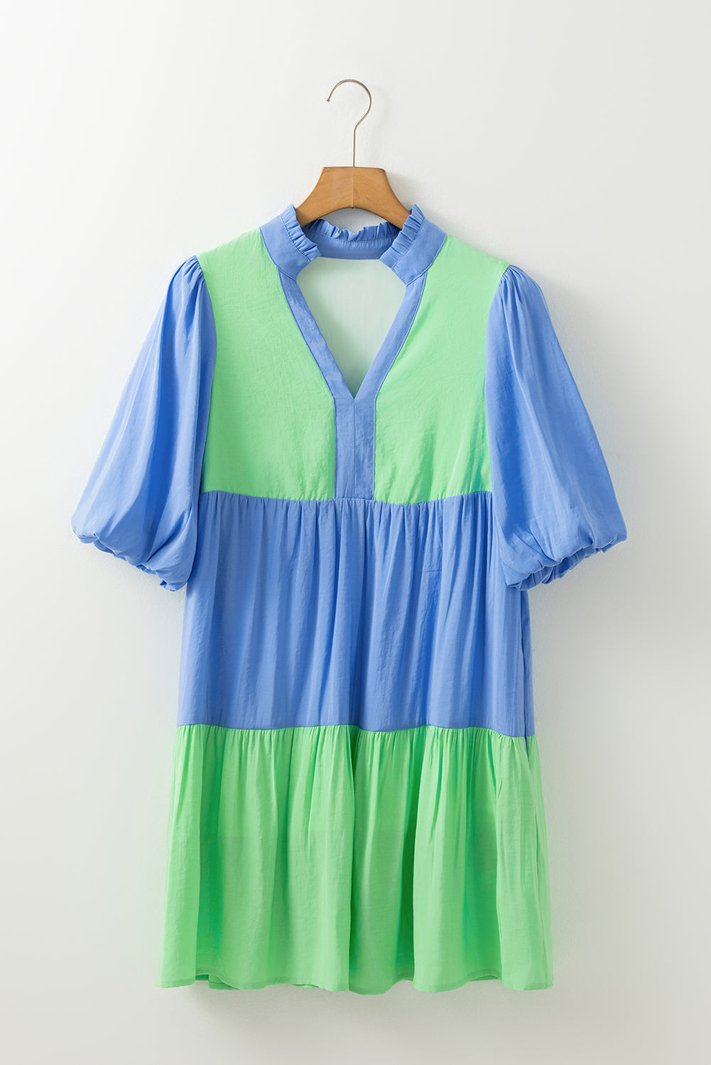 Robe droite bleu foncé couleur block à volants *