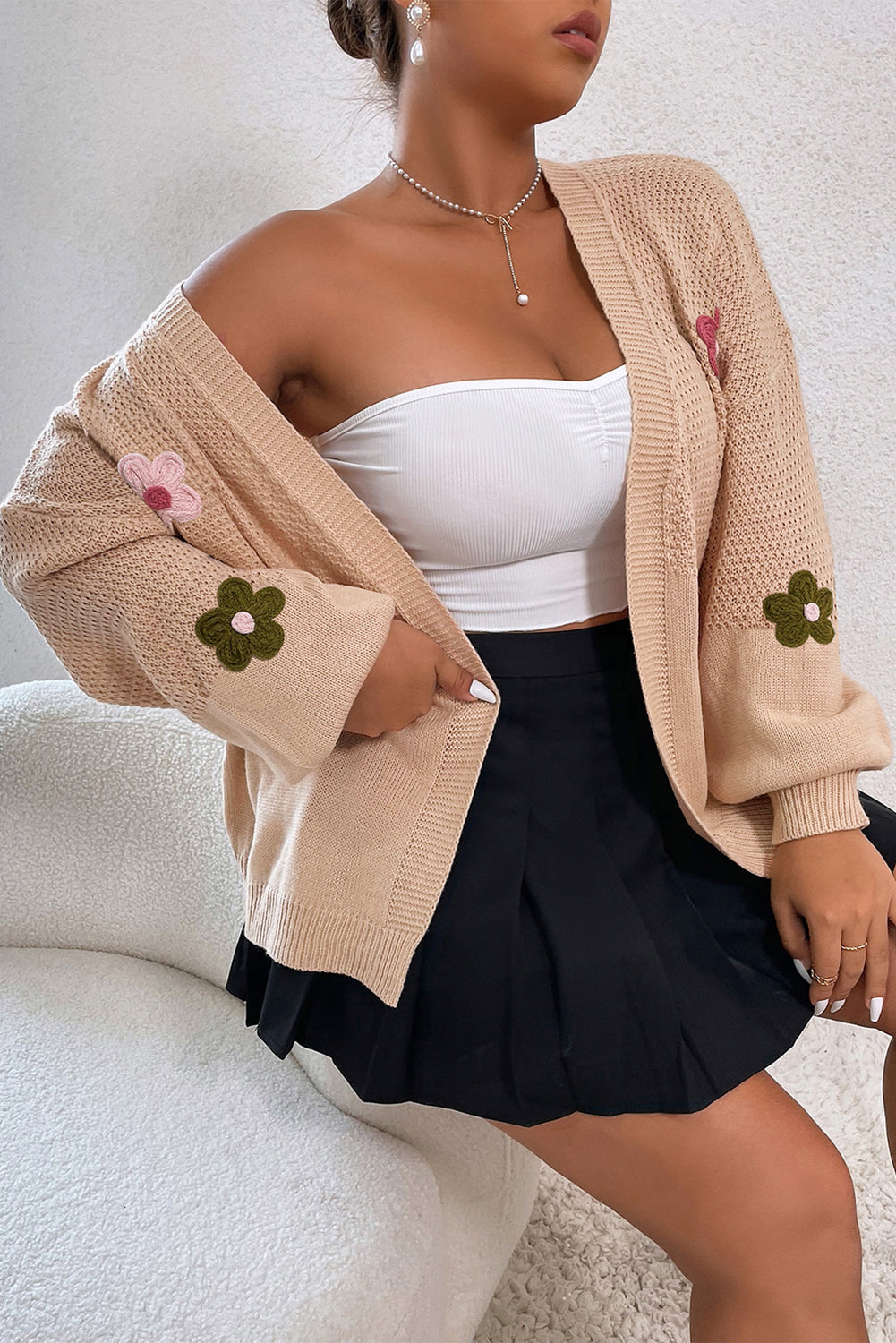 Cardigan gris fumé à manches bulles et épaules tombantes avec appliques florales-A WOMAN WE LOVE