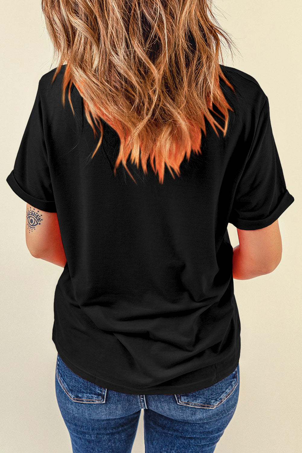 Camiseta negra relajada con placas redondas