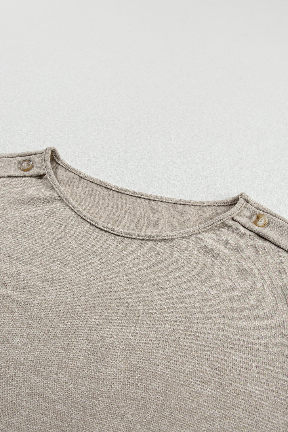 Rauchgrau -Knopf Detail Batwing -Hülle Casual Tee T -Shirt