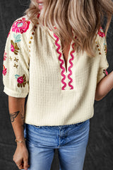Blouse texturée à manches bouffantes Ricrac brodée de fleurs beige-A WOMAN WE LOVE