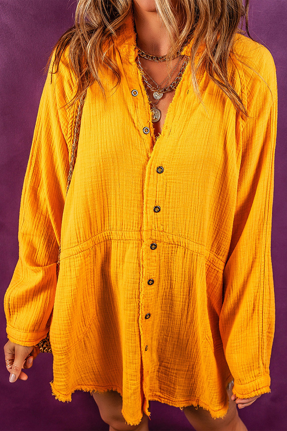 Chemise tunique oversize froissée à ourlet effiloché-A WOMAN WE LOVE