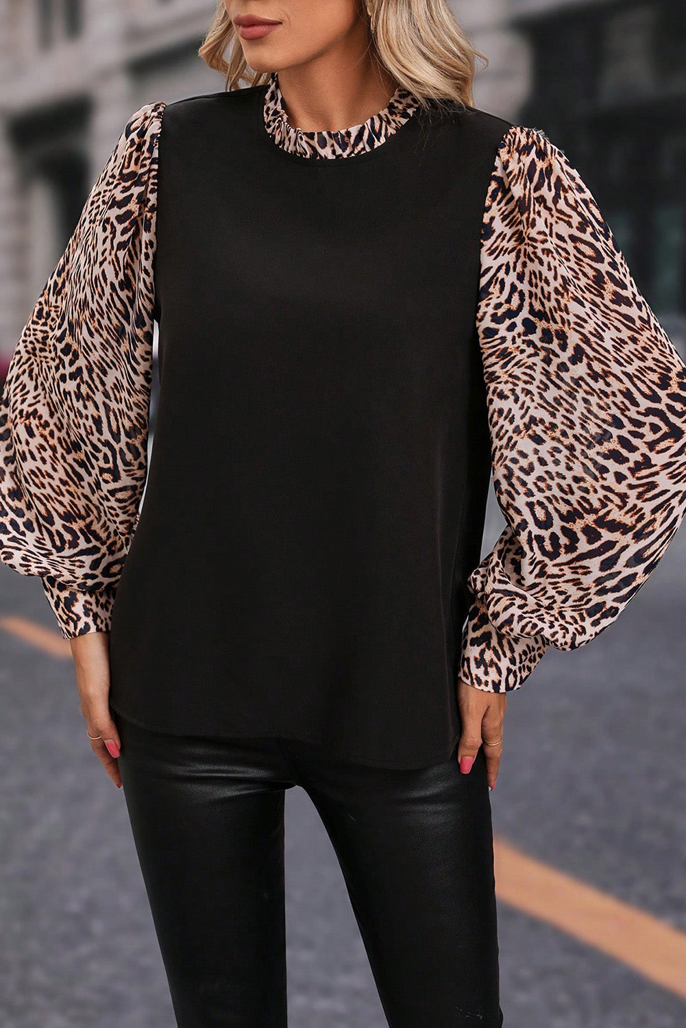 Blouse noire à contrasté-A WOMAN WE LOVE