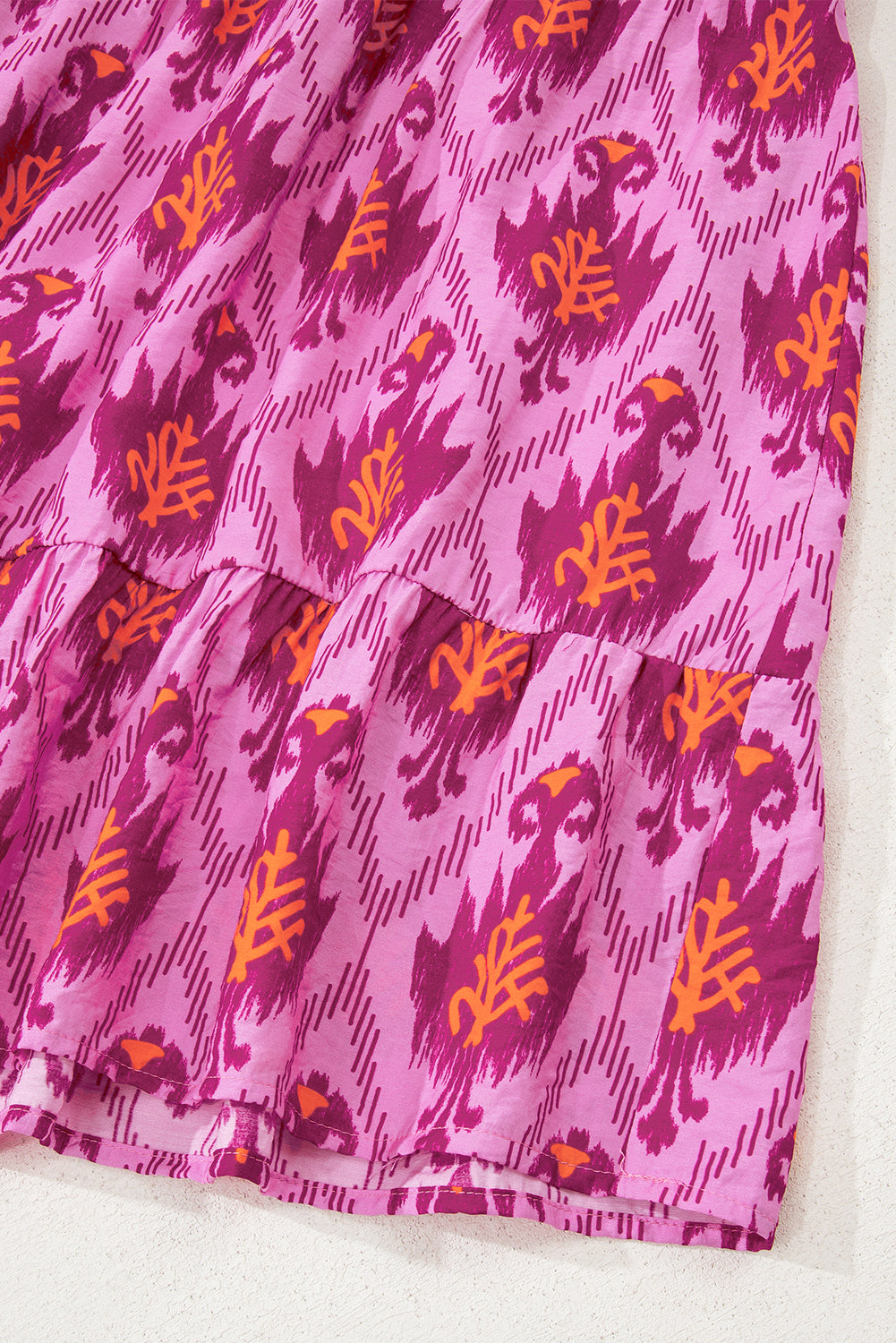 Robe longue à manches volantées et torsadées sur le devant à imprimé rétro Bonbon