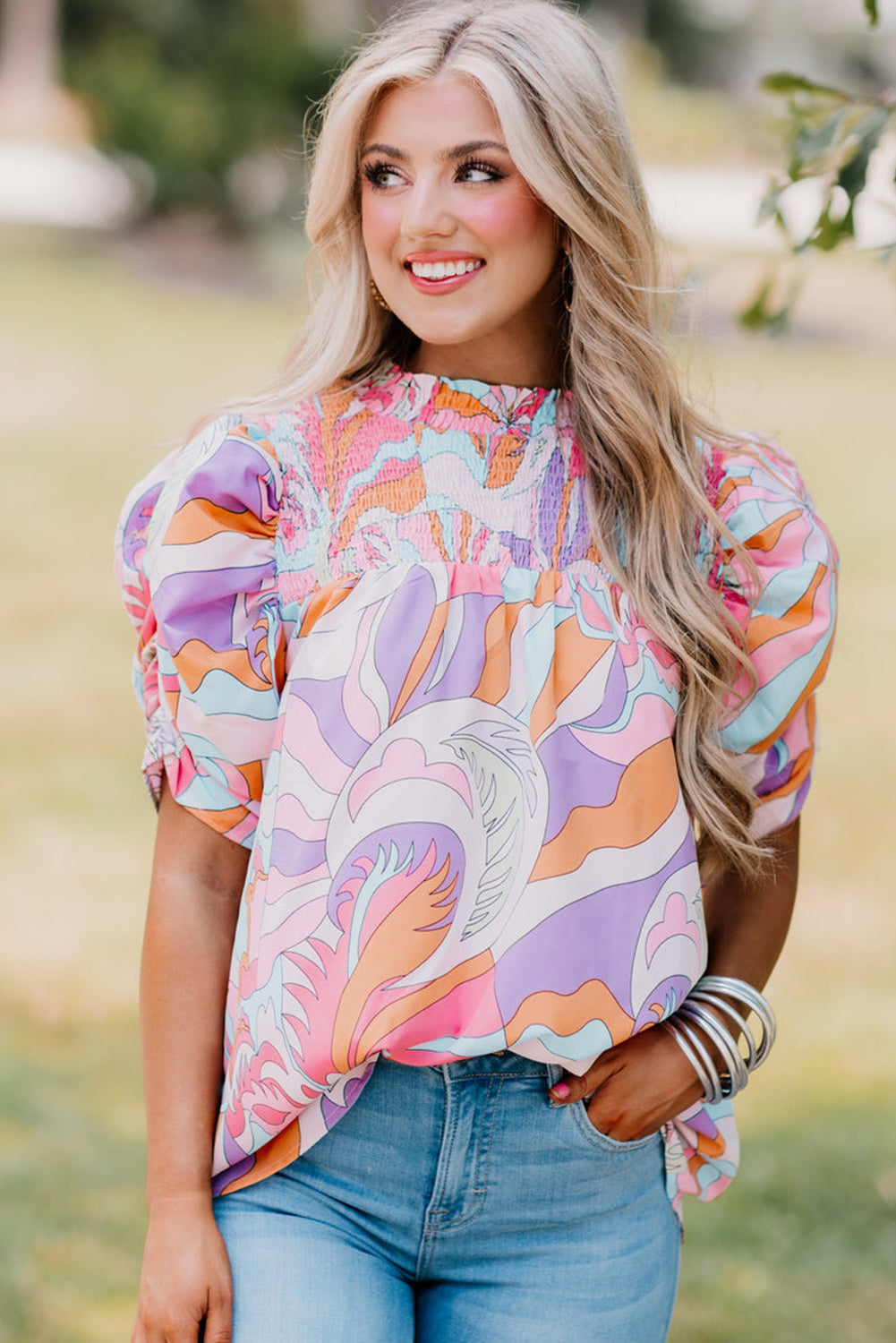 Blouse rose à imprimé abstrait et manches bouffantes avec smocks-A WOMAN WE LOVE