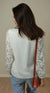 Blusa blanca festonneed con v * escote