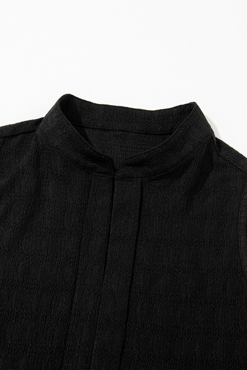 Débardeur noir texturé à col fendu *-A WOMAN WE LOVE