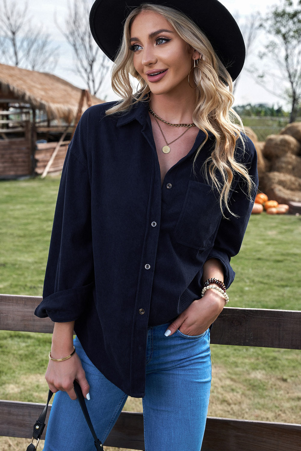 Chemise à poche boutonnée en velours côtelé bleu foncé-A WOMAN WE LOVE