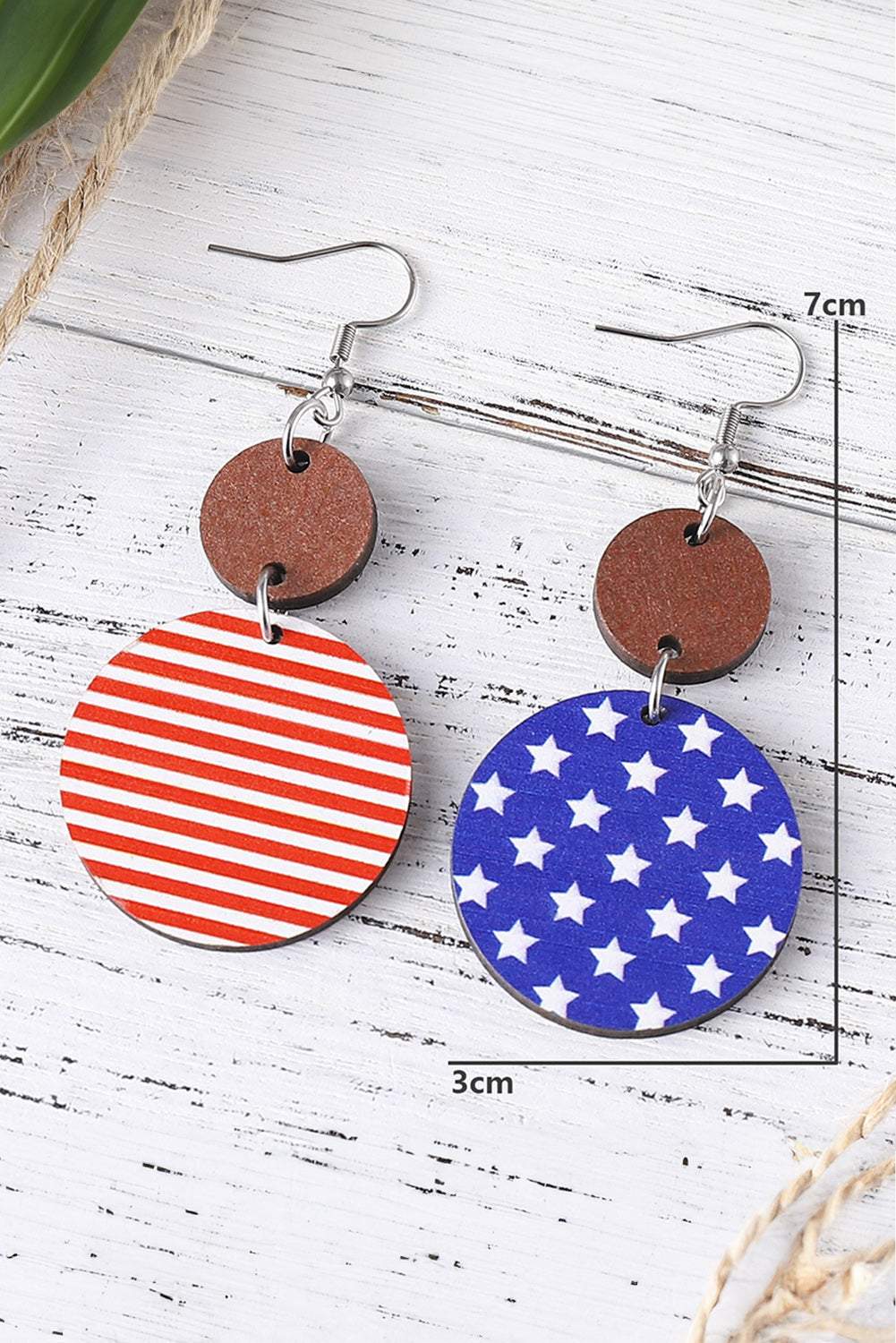 Boucles d'oreilles drapeau en bois bleu foncé du 4 juillet