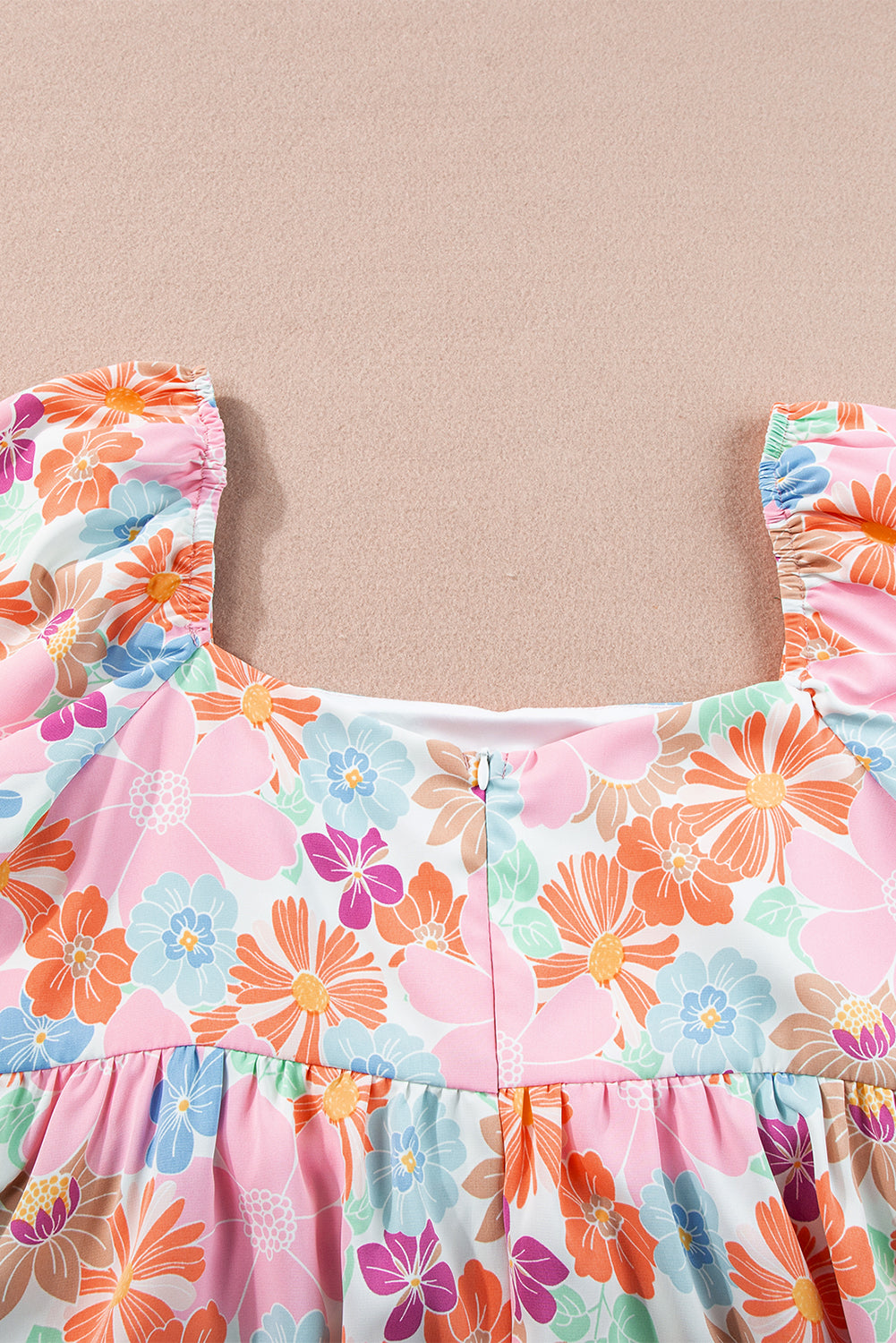 Chemisier babydoll rose à fleurs et manches bouffantes, col carré-A WOMAN WE LOVE