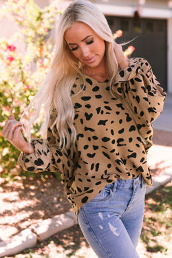 Blouse Large V -neck leopard and ruffle cuffs