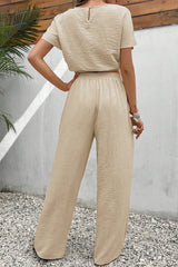 Ensemble t-shirt court beige à ourlet élastique froissé et pantalon large-A WOMAN WE LOVE