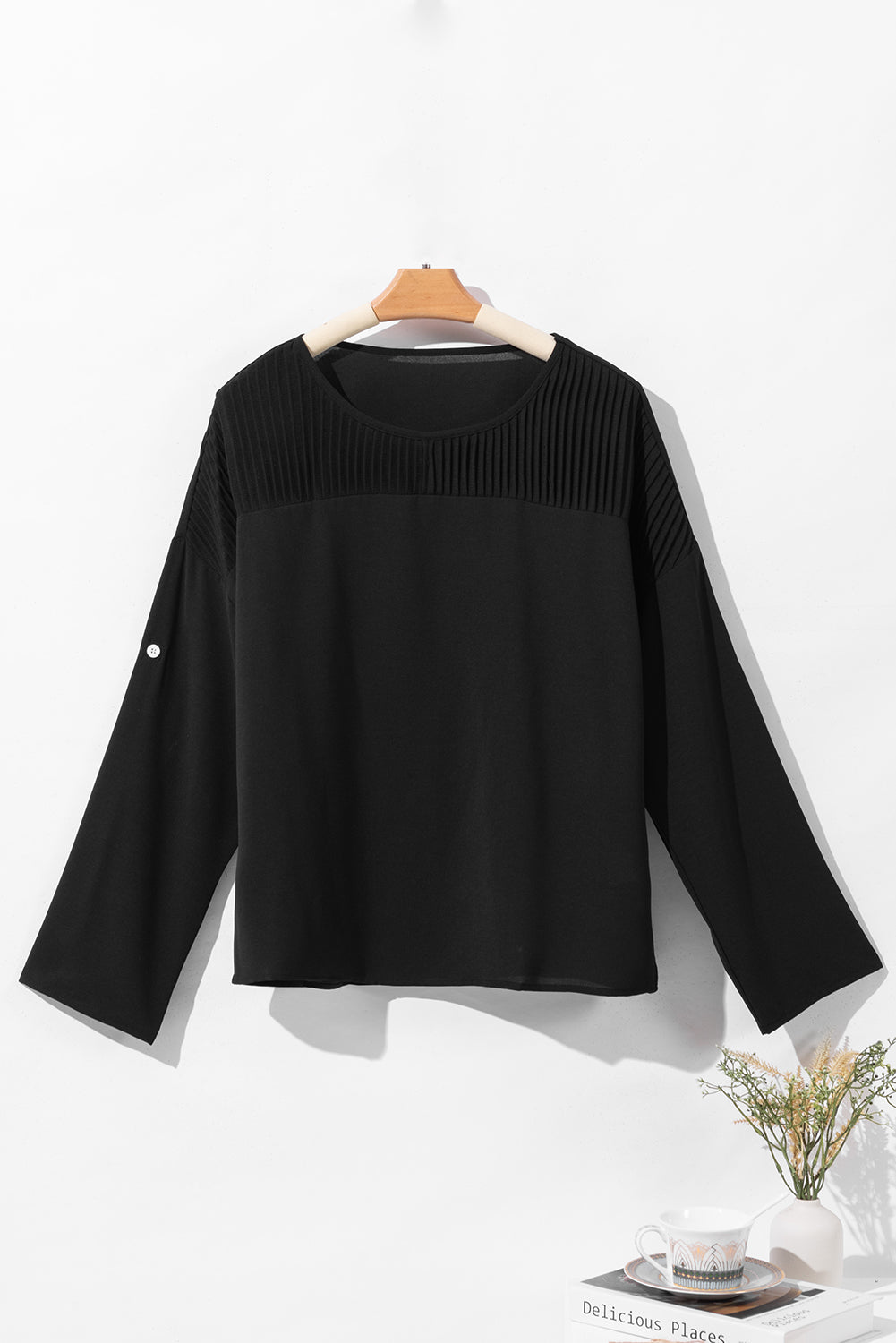 Blusa de detalle de costura de manga en rollo negro