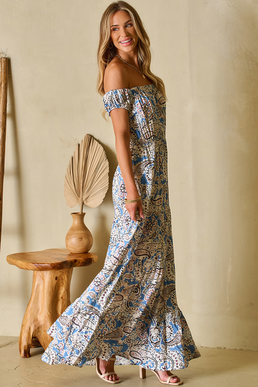 Robe longue bleue à épaules dénudées et imprimé cachemire style bohème