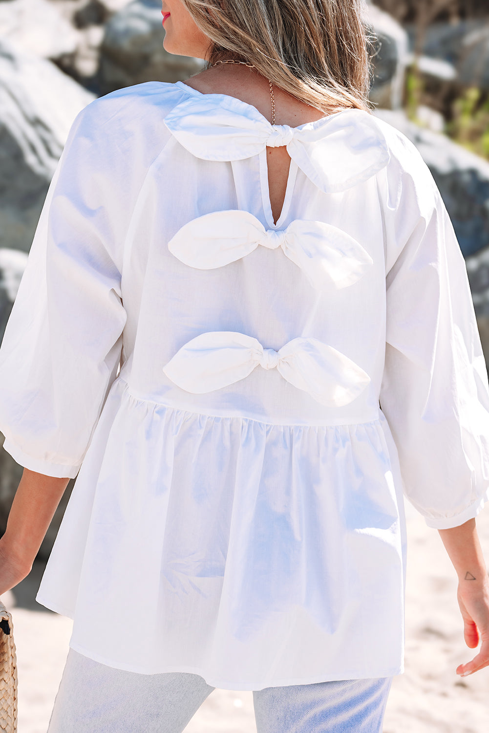 Blusa blanca con nudo de mariposa y cortes en la parte posterior, corte suelto, 3/4 mangas