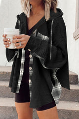 Veste à capuche noire en tricot gaufré à carreaux et patchwork avec cordon de serrage