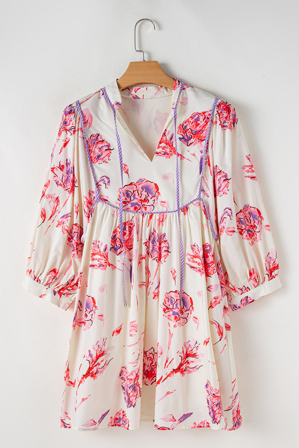 Babydoll rosa de baby-tope con estampado floral, mangas con globo, V collar