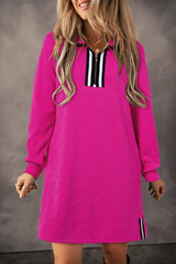 Mini-robe droite texturée en jacquard rouge rose avec fermeture éclair sur un quart