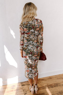 Mid-length dress with floral print and tight amount with long sleeve brown