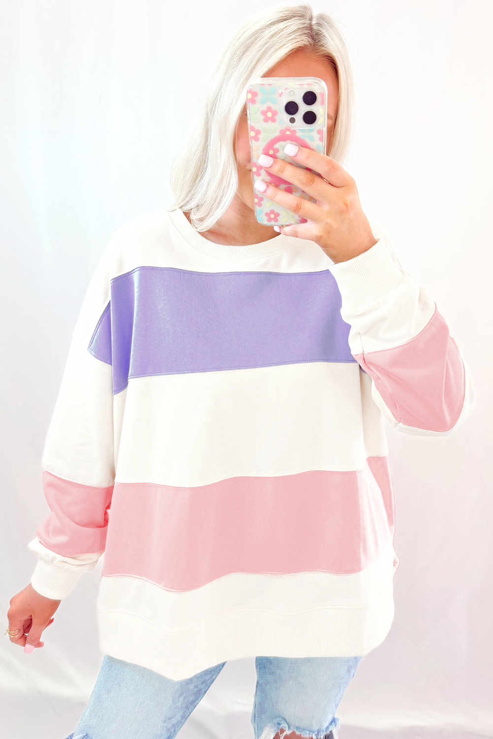 Sudadera beige con cuello redondo y hombros que caen en bloque de color de retazos