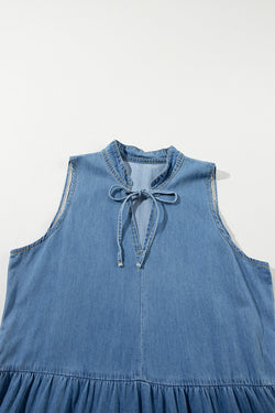 Robe longue bleue en chambray à plusieurs niveaux sans manches